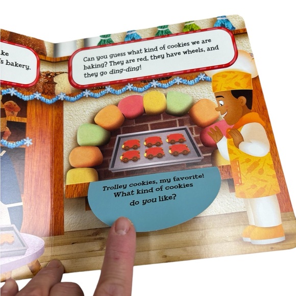 Daniel Tiger’s Neighborhood Merry Christmas Daniel Tiger Board Book - Picture 4 of 13